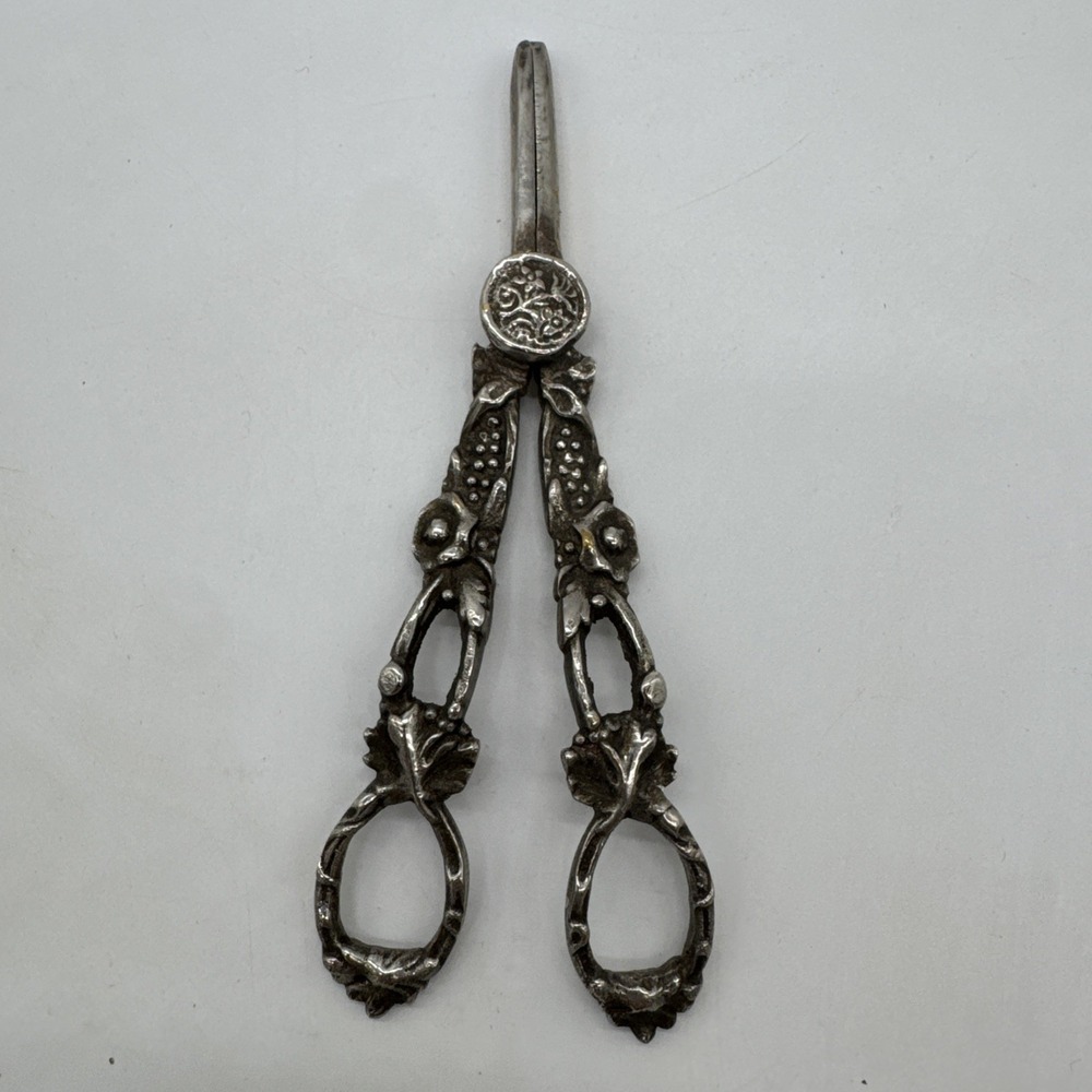 Beautiful Antique Handle Crimping Scissors Depict Flower Vines